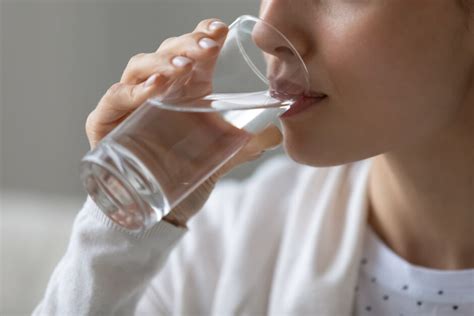 水朝|朝一番に水を飲むべき？医師によると、水には6つの健康上の利。